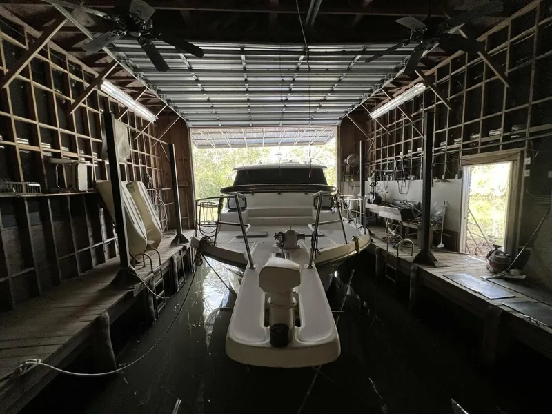 Slide: The Image of Bayliner 4788 Pilot House Motoryacht 2000 - 8171851