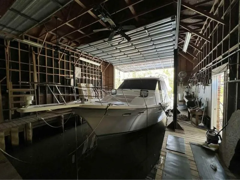 Slide: The Image of Bayliner 4788 Pilot House Motoryacht 2000 - 8171809