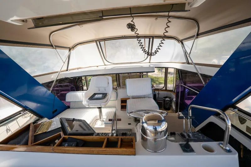 Slide: The Image of Carver 42 Aft Cabin 1988 - 5120969