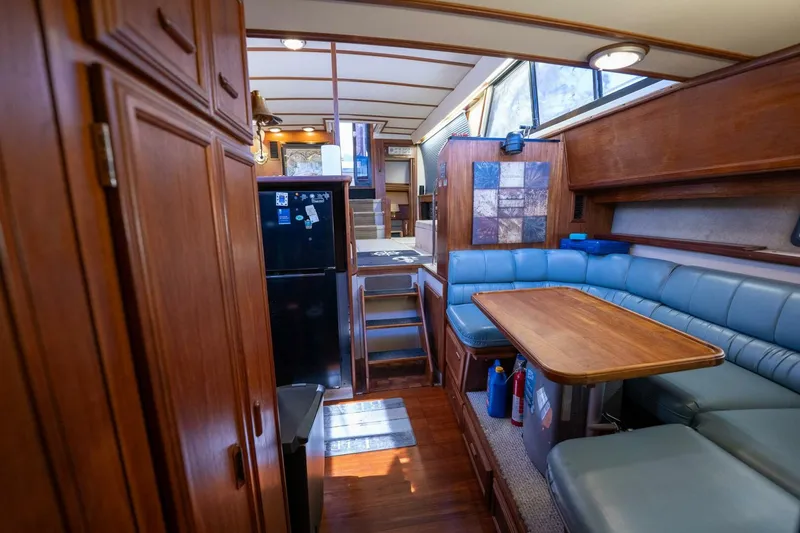 Slide: The Image of Carver 42 Aft Cabin 1988 - 5120995