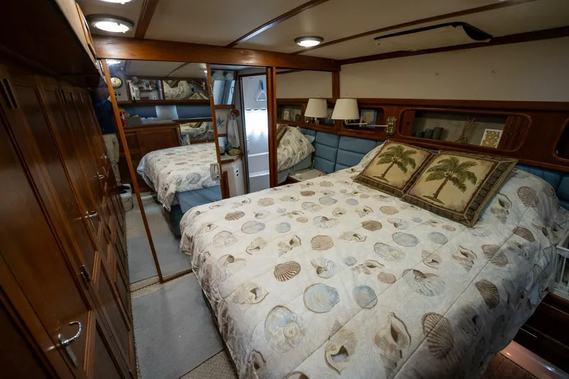 Slide: The Image of Carver 42 Aft Cabin 1988 - 5120998