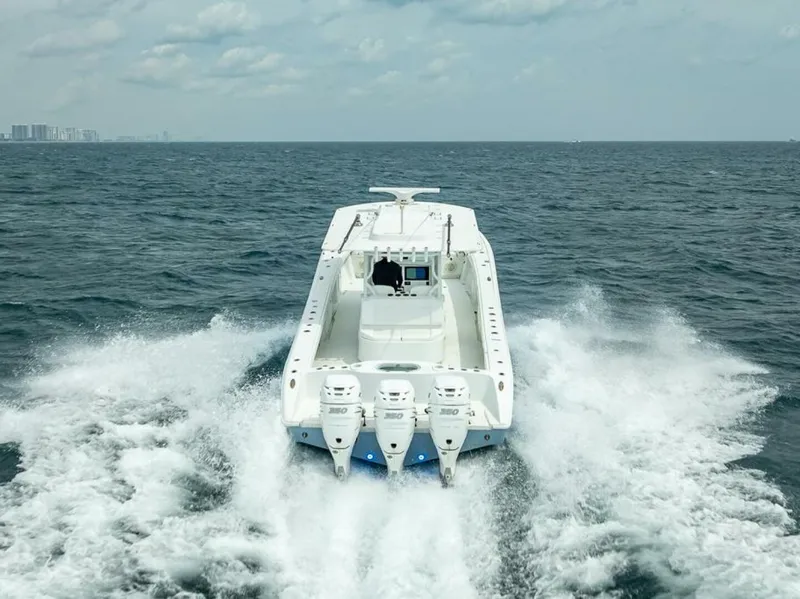 Slide: The Image of Yellowfin 39 Offshore 2018 - 5121701