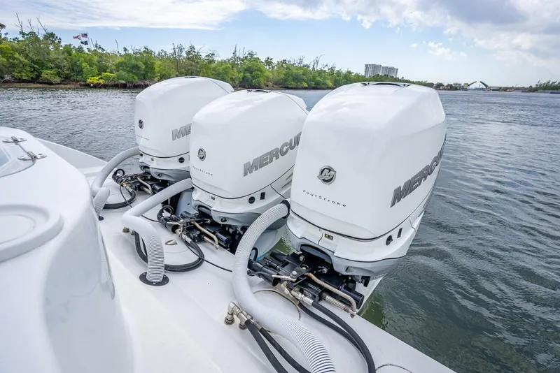 Slide: The Image of Yellowfin 39 Offshore 2018 - 5121712