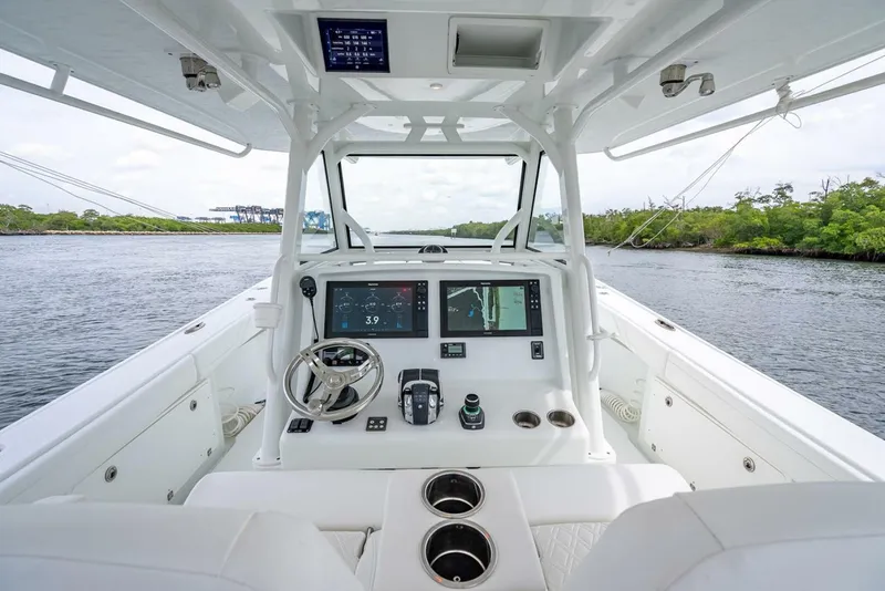 Slide: The Image of Yellowfin 39 Offshore 2018 - 5121704