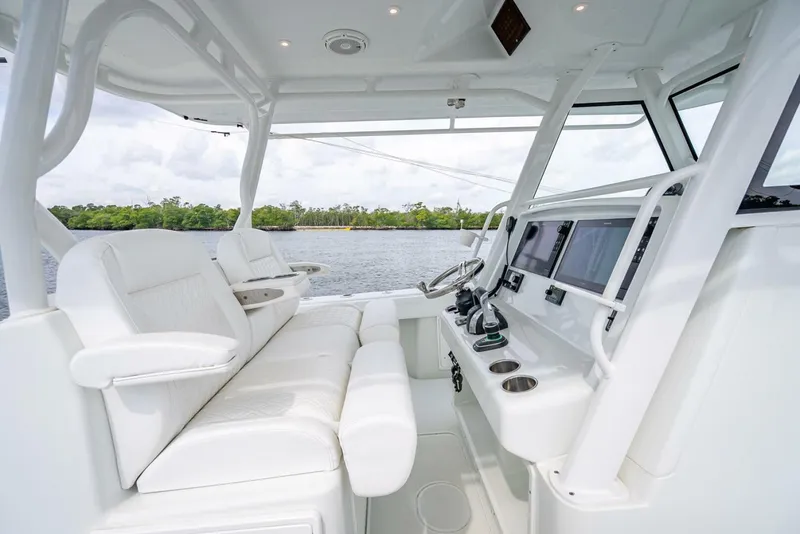 Slide: The Image of Yellowfin 39 Offshore 2018 - 5121707