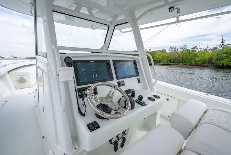 Slide: The Image of Yellowfin 39 Offshore 2018 - 5121709