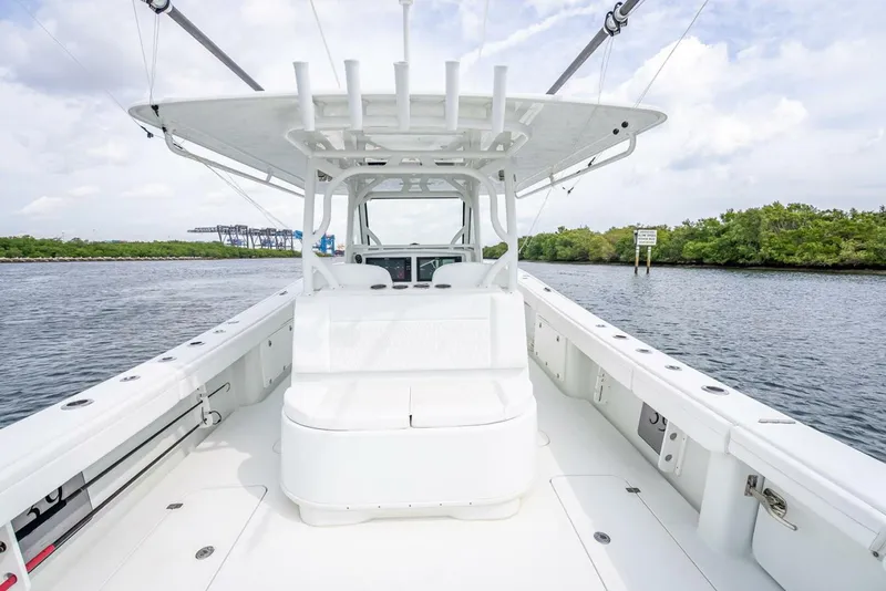 Slide: The Image of Yellowfin 39 Offshore 2018 - 5121714