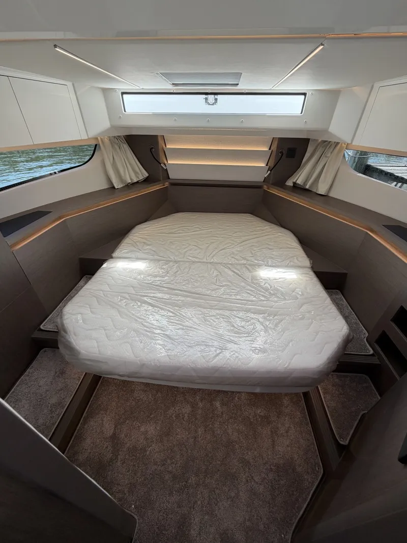 Slide: The Image of Jeanneau 1295 Coupe 2027 - 7817819