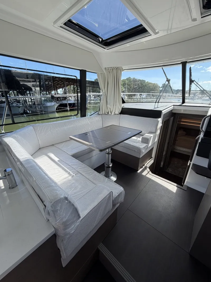 Slide: The Image of Jeanneau 1295 Coupe 2027 - 7817807