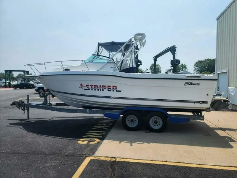 The Image of Seaswirl Striper 2600 WA 2000 - 5121850