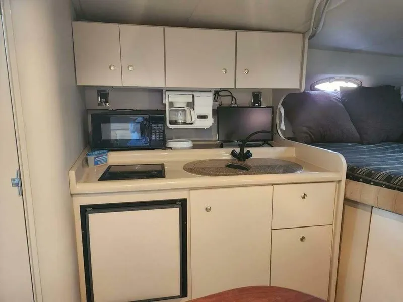 Slide: The Image of Cruisers Yachts 3075 Express 2001 - 5122034