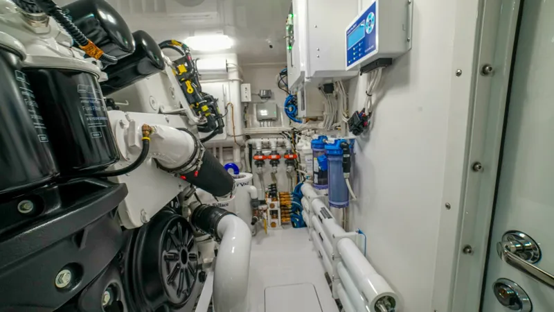 Slide: The Image of 2023 Viking 73 Convertible "Free Spool" - Engine room - 6428349