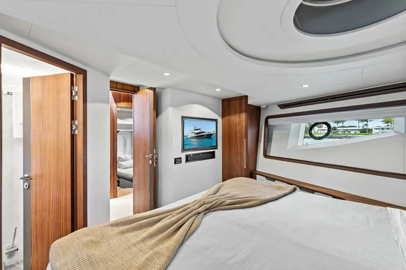 Slide: The Image of Aquitalia Flybridge 2025 - 5195448