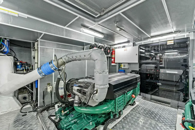 Slide: The Image of Aquitalia Flybridge 2025 - 5195500