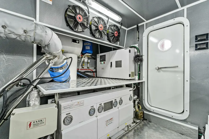 Slide: The Image of Aquitalia Flybridge 2027 - 5195514