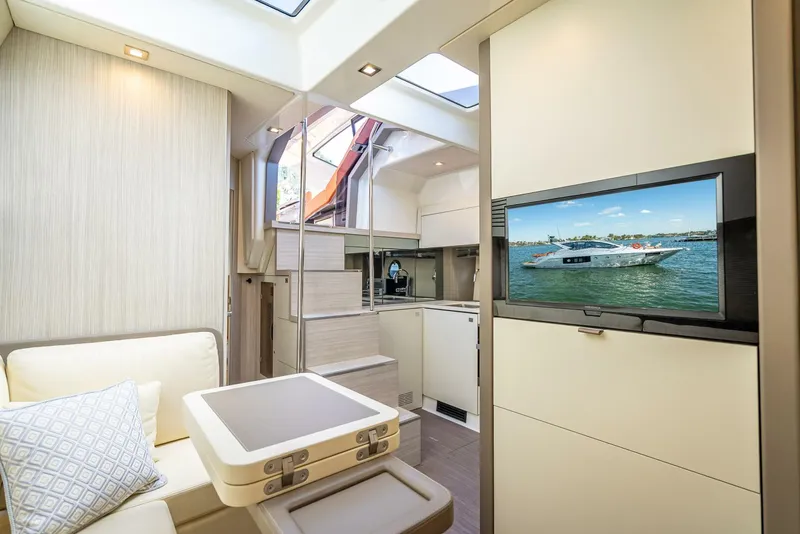 Slide: The Image of Cranchi M44 2021 - 5238453