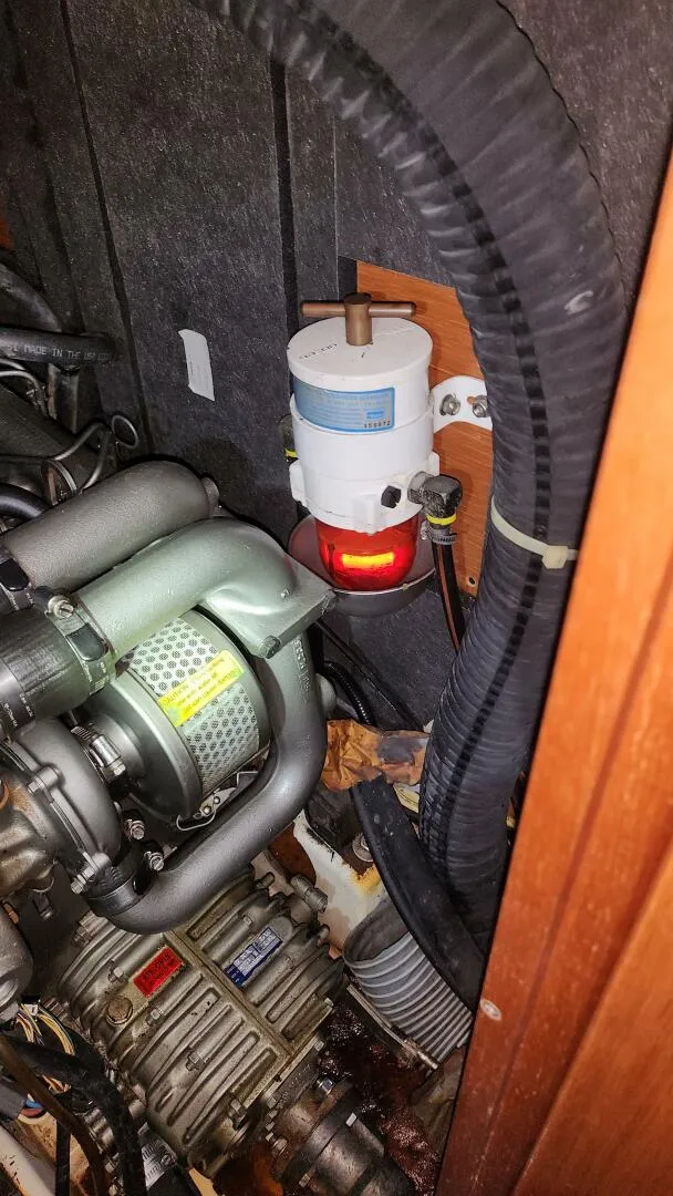 Slide: The Image of Fuel filter Athena, 2011 Beneteau 49 - 5125951