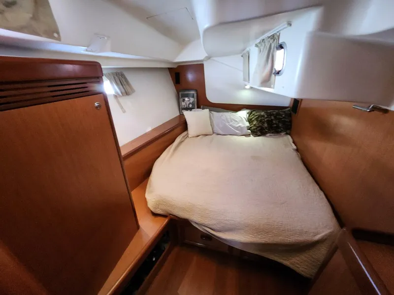 Slide: The Image of Stb Aft Cabin Athena, 2011 Beneteau 49 - 5125955