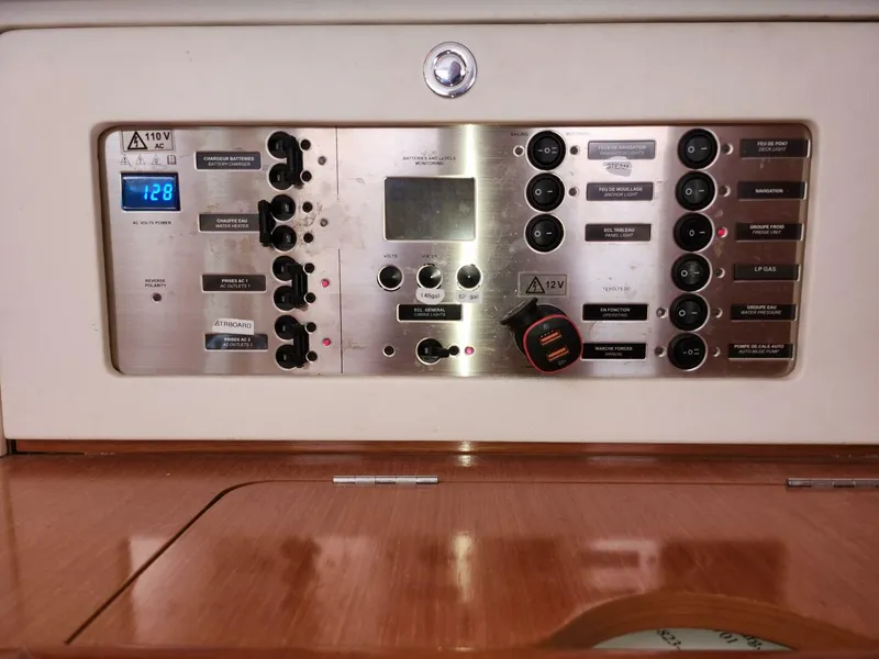 Slide: The Image of 12V Panel Athena, 2011 Beneteau 49 - 5125959