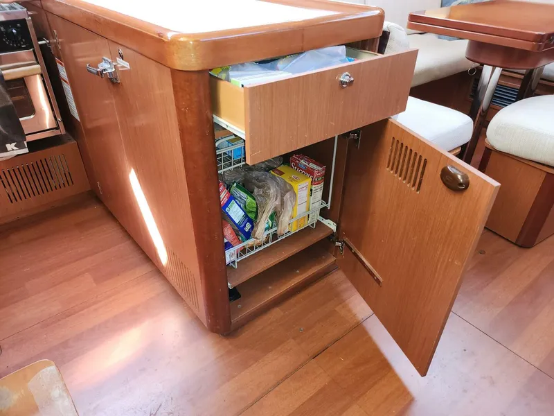 Slide: The Image of Cabinets Athena, 2011 Beneteau 49 - 5125961