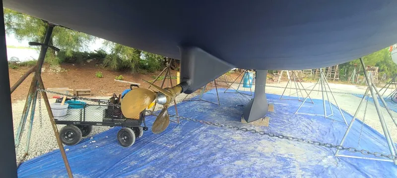 Slide: The Image of Feathering 3-Blade Prop Athena, 2011 Beneteau 49 - 5125935