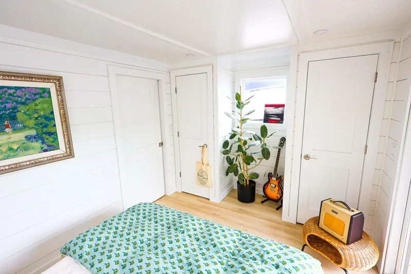 Slide: The Image of Custom Hank's 40 Houseboat 2025 - 5126666