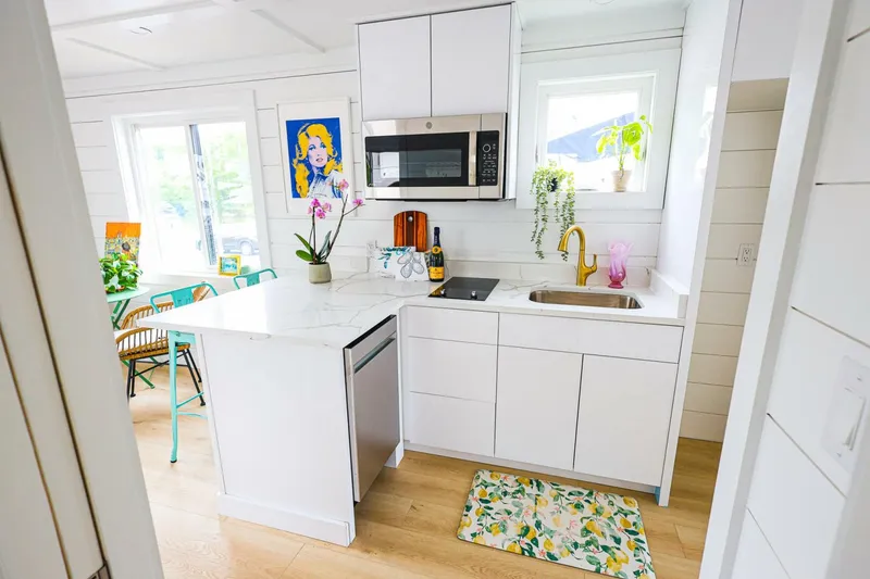 Slide: The Image of Custom Hank's 40 Houseboat 2025 - 5126649