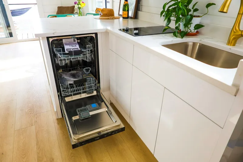 Slide: The Image of Custom Hank's 40 Houseboat 2025 - 5126651