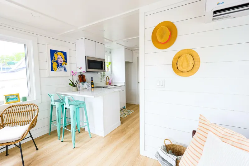 Slide: The Image of Custom Hank's 40 Houseboat 2025 - 5126652