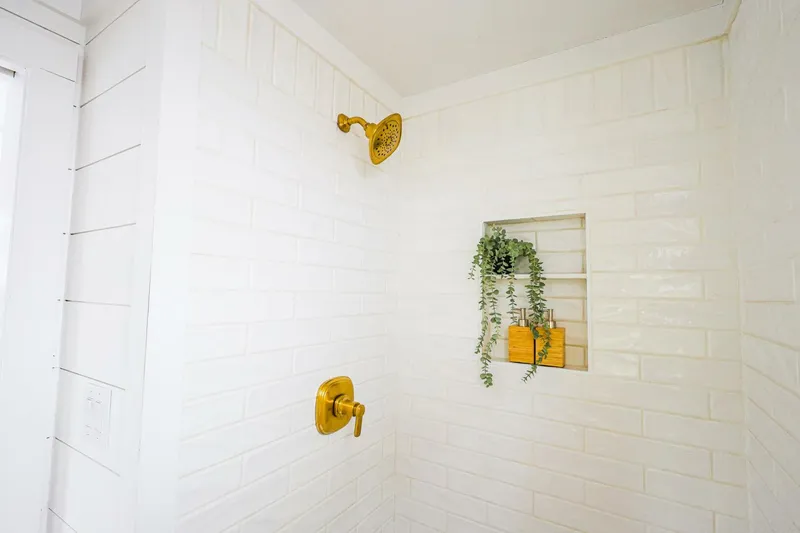 Slide: The Image of Custom Hank's 40 Houseboat 2025 - 5126657