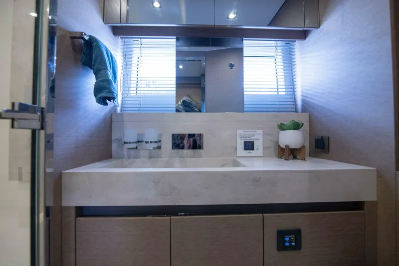 Slide: The Image of Guest Head - 5126829