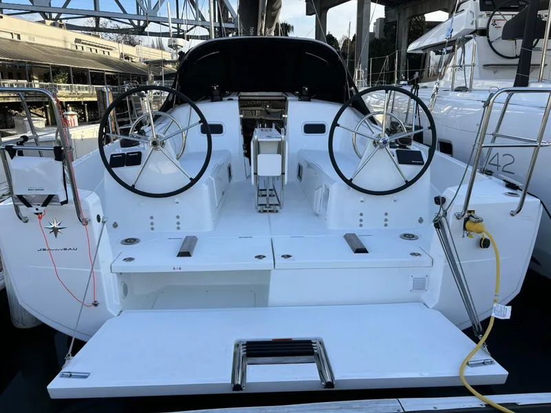 Slide: The Image of Jeanneau 35 2024 - 5127128