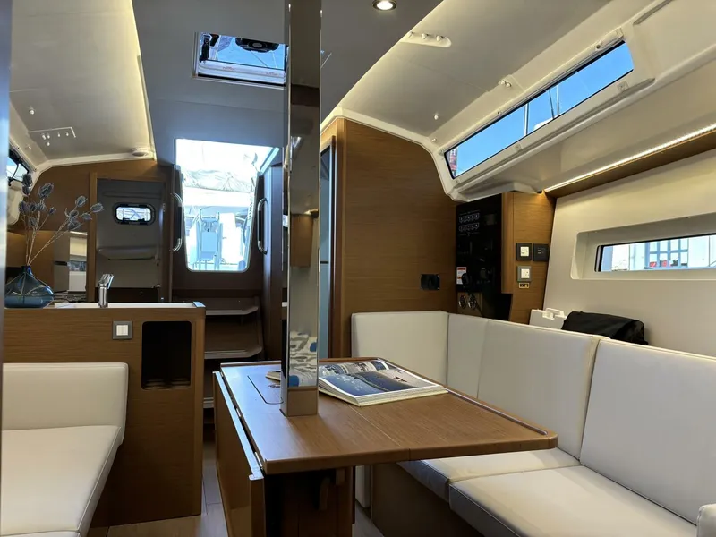 Slide: The Image of Jeanneau 35 2024 - 5127121