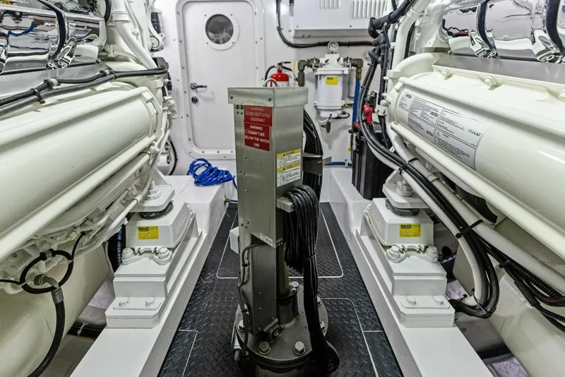 Slide: The Image of Viking 72 Enclosed Bridge 2023 - 5733685