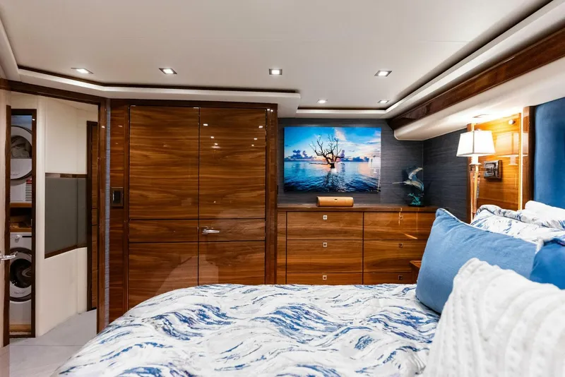 Slide: The Image of Viking 72 Enclosed Bridge 2023 - 5732676