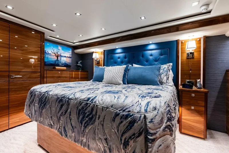 Slide: The Image of Viking 72 Enclosed Bridge 2023 - 5732701