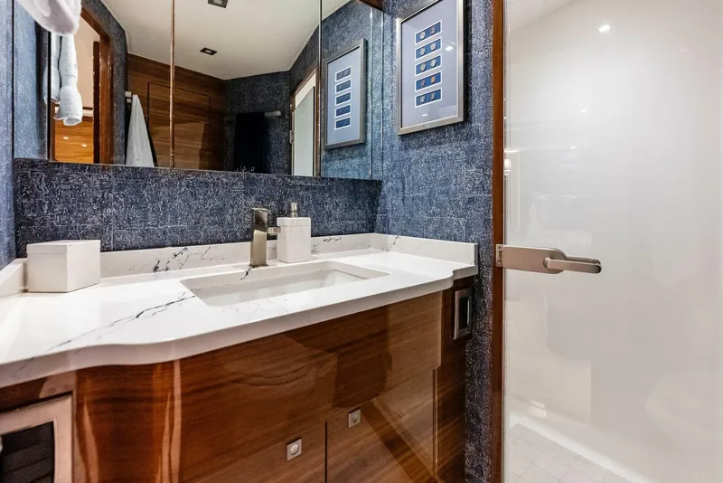 Slide: The Image of Viking 72 Enclosed Bridge 2023 - 5732677