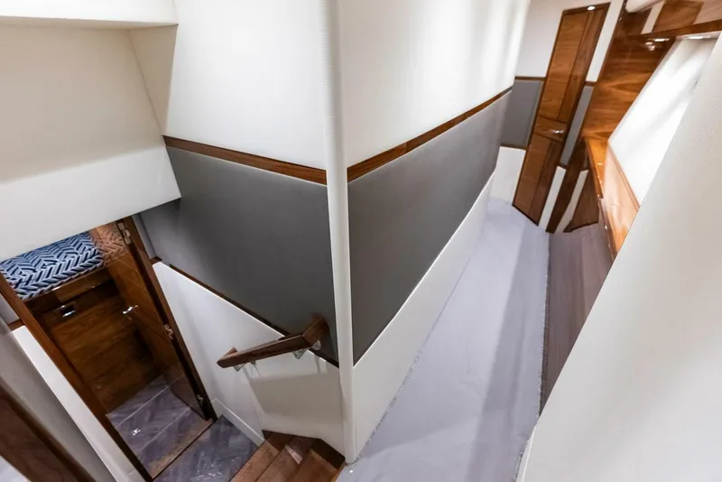 Slide: The Image of Viking 72 Enclosed Bridge 2023 - 5732707