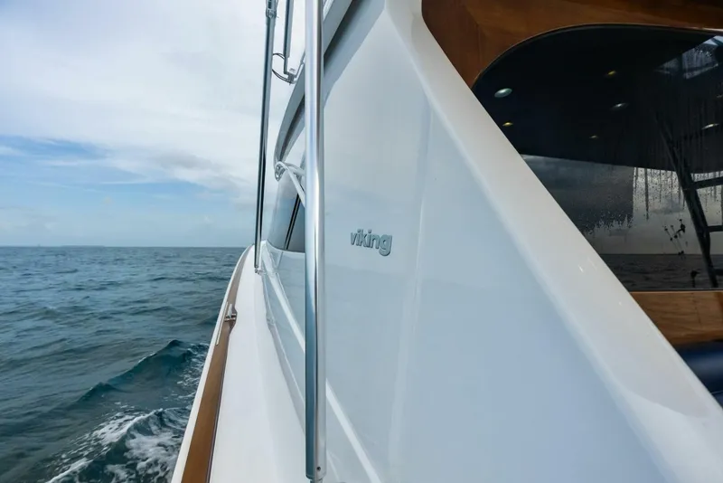 Slide: The Image of Viking 72 Enclosed Bridge 2023 - 5732694