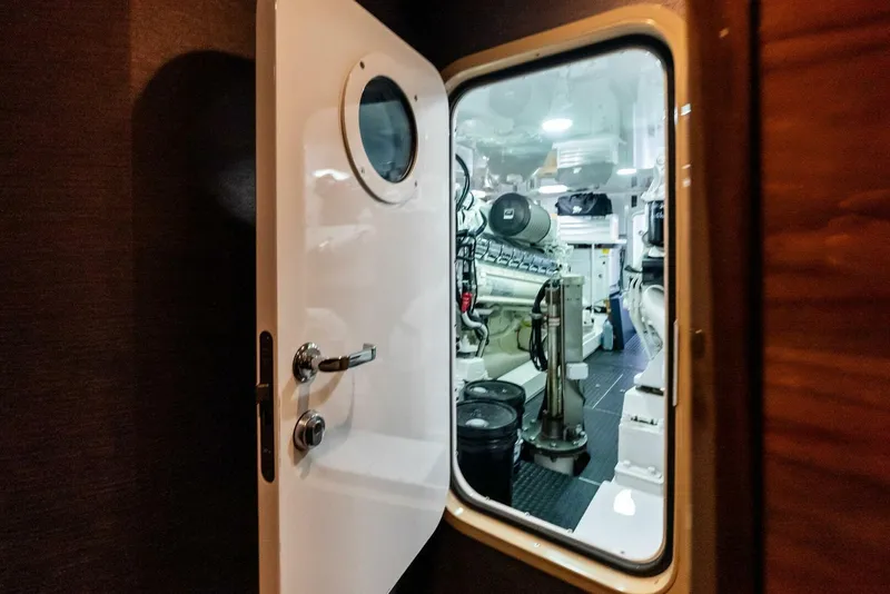 Slide: The Image of Viking 72 Enclosed Bridge 2023 - 5733038