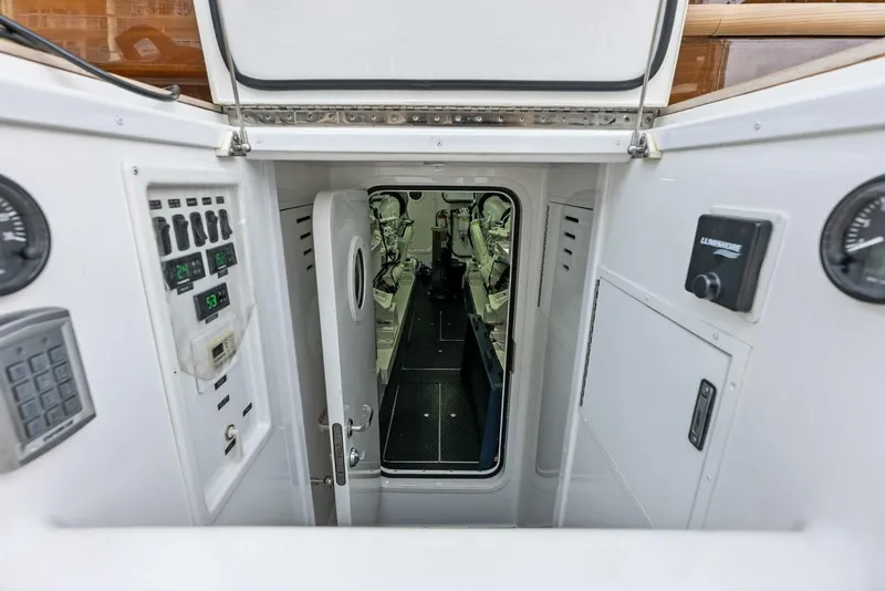 Slide: The Image of Viking 72 Enclosed Bridge 2023 - 5732871