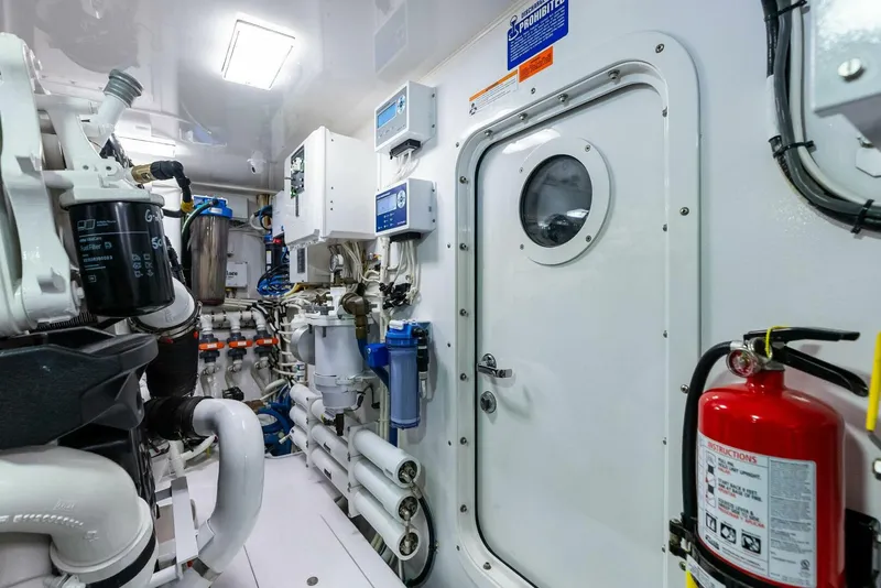 Slide: The Image of Viking 72 Enclosed Bridge 2023 - 5733035