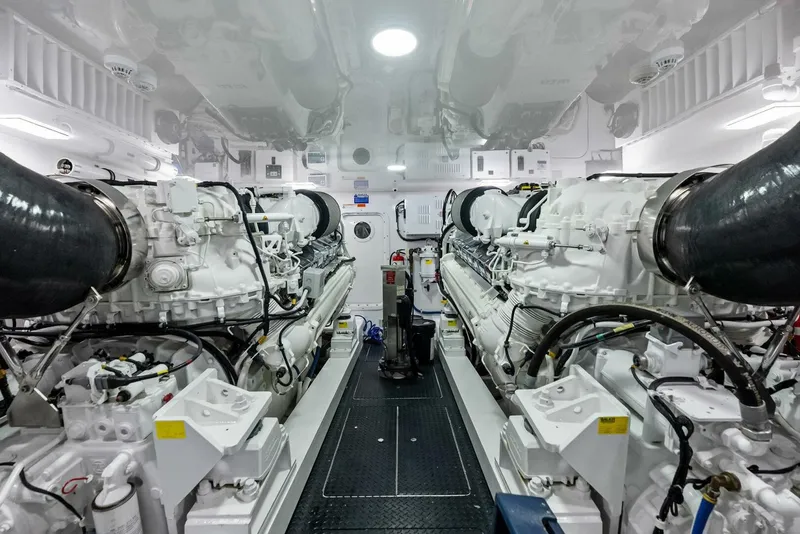 Slide: The Image of Viking 72 Enclosed Bridge 2023 - 5733037