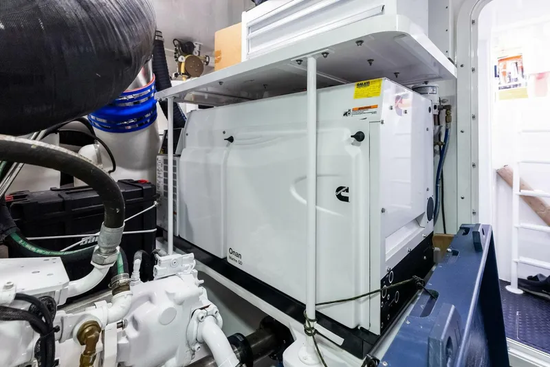 Slide: The Image of Viking 72 Enclosed Bridge 2023 - 5733041