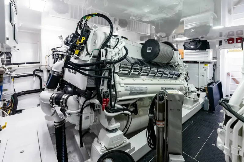 Slide: The Image of Viking 72 Enclosed Bridge 2023 - 5733043