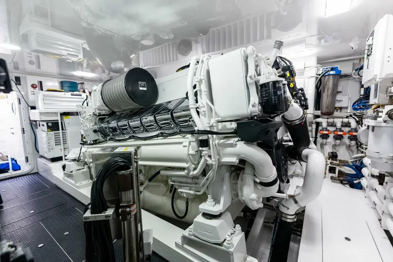 Slide: The Image of Viking 72 Enclosed Bridge 2023 - 5733044