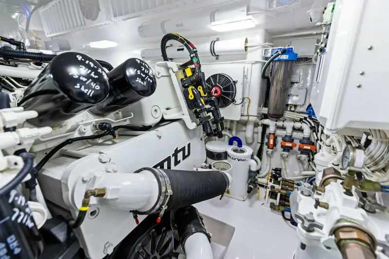 Slide: The Image of Viking 72 Enclosed Bridge 2023 - 5733676