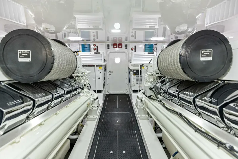 Slide: The Image of Viking 72 Enclosed Bridge 2023 - 5733677