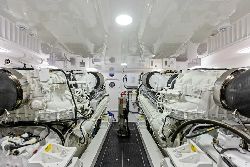 Slide: The Image of Viking 72 Enclosed Bridge 2023 - 5733680