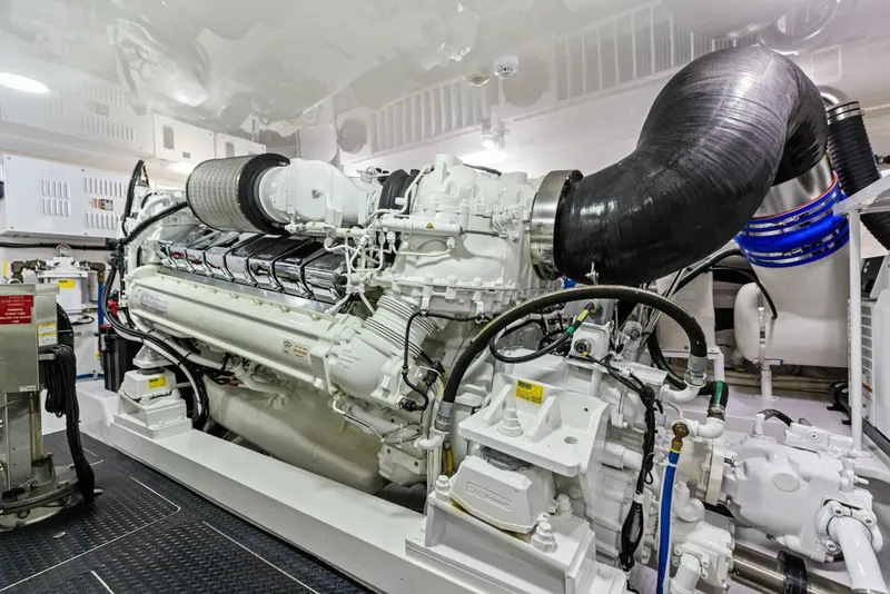 Slide: The Image of Viking 72 Enclosed Bridge 2023 - 5733682